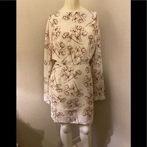 Never worn Beautiful dress , so amazing on!